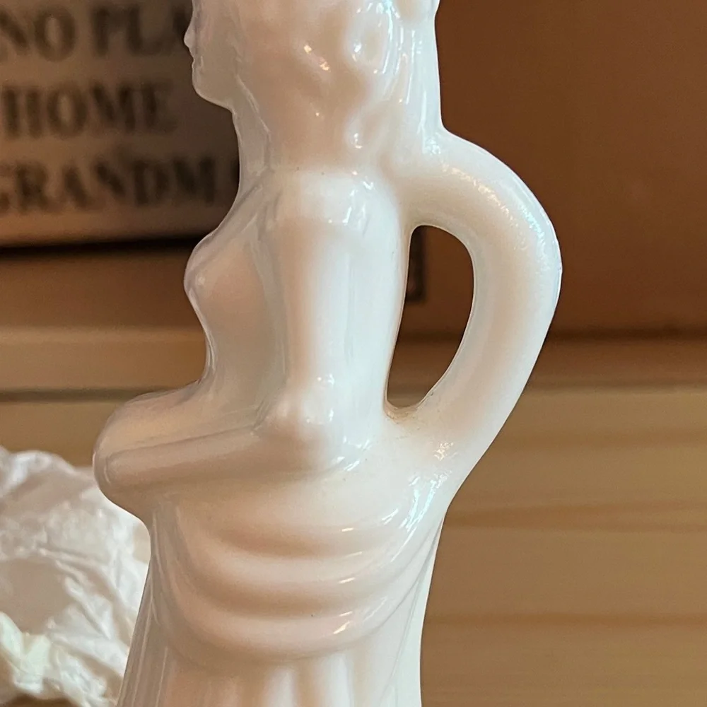 Vintage Avon White Milk Glass Unforgettable Foaming Bath Oil Bottle